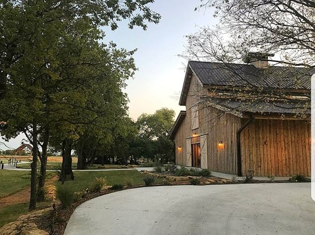 Hey Hey!  We are super excited to be working with a few gorgeous venues this month, first up is @chapelcreekranch for their bridal fair this Thursday Feb 8th.  Come say hi and enter for a chance to win a photo booth rental for your next event!
.
#eng