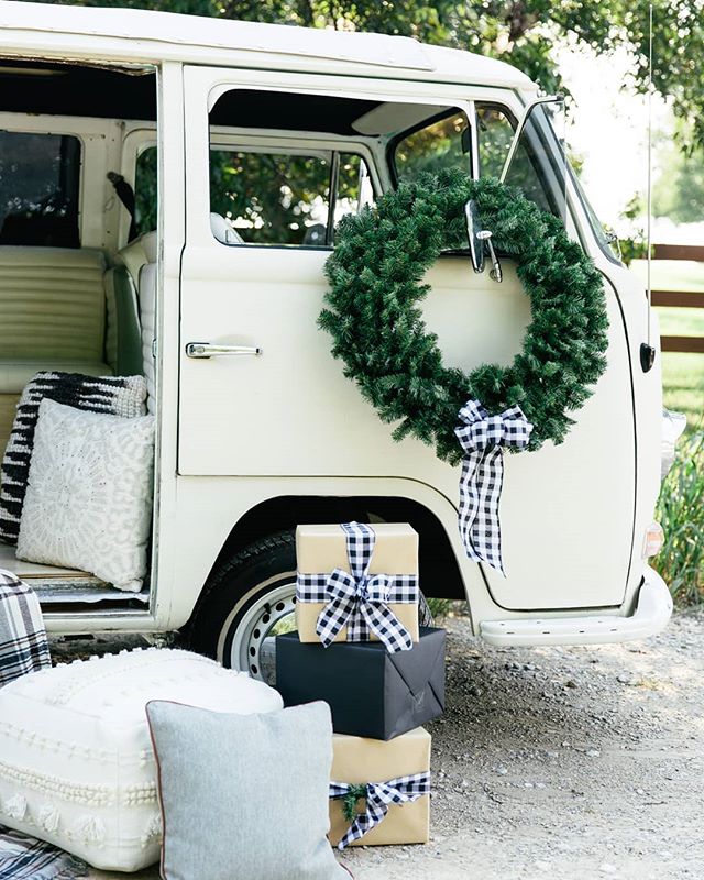 It may be 90+ degrees still but look at this cute Christmas set!
.
📸@taylor_alvarado
.
#vanlife #christmasminis #family #southernbusco