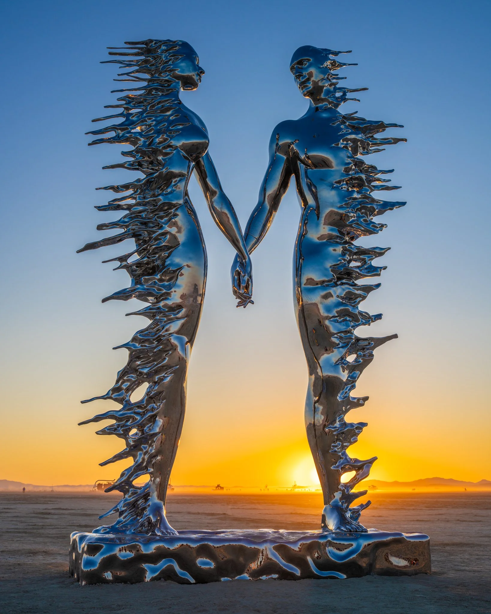 BenistyStatueDuo_2048.jpg