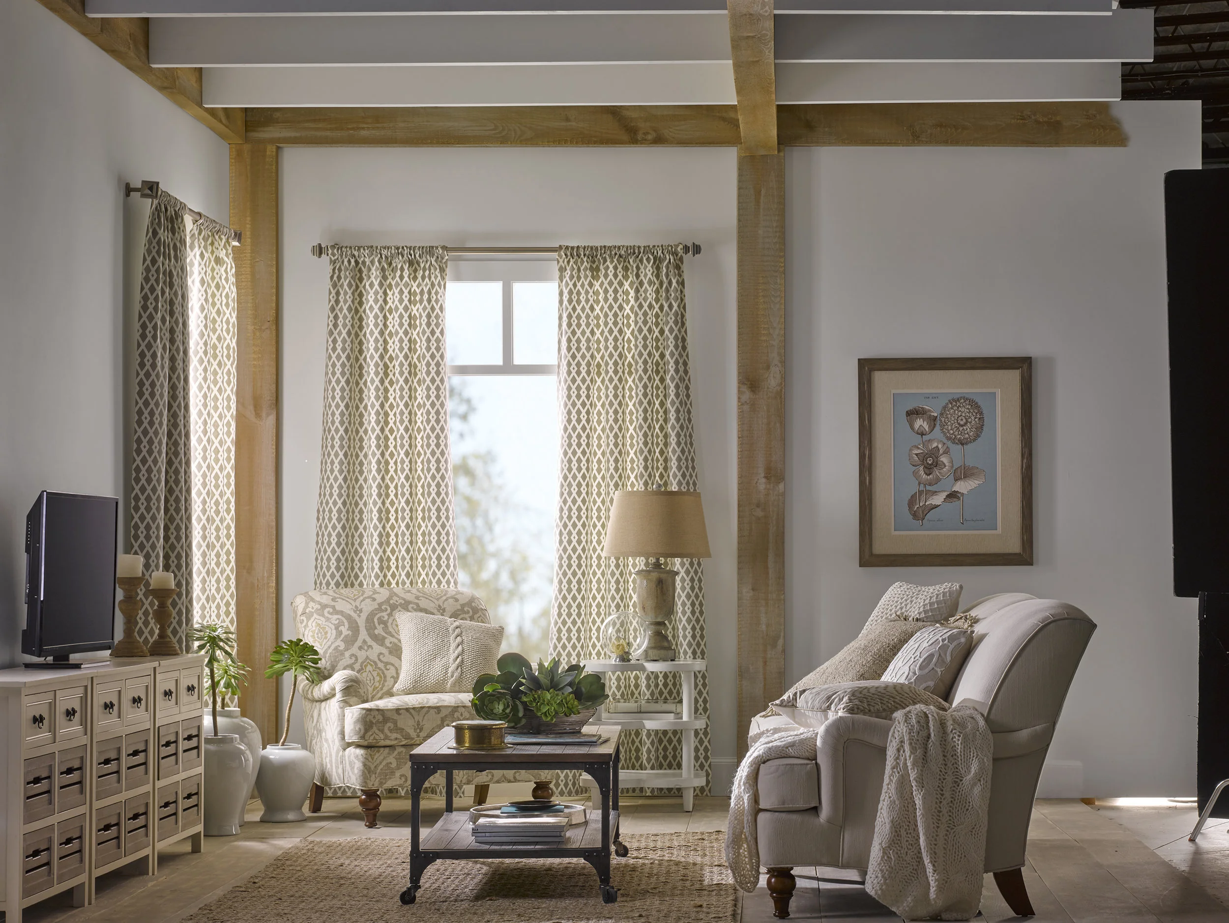 AINSLEYFAMILYROOM_V1_PVLB15_0484.jpg