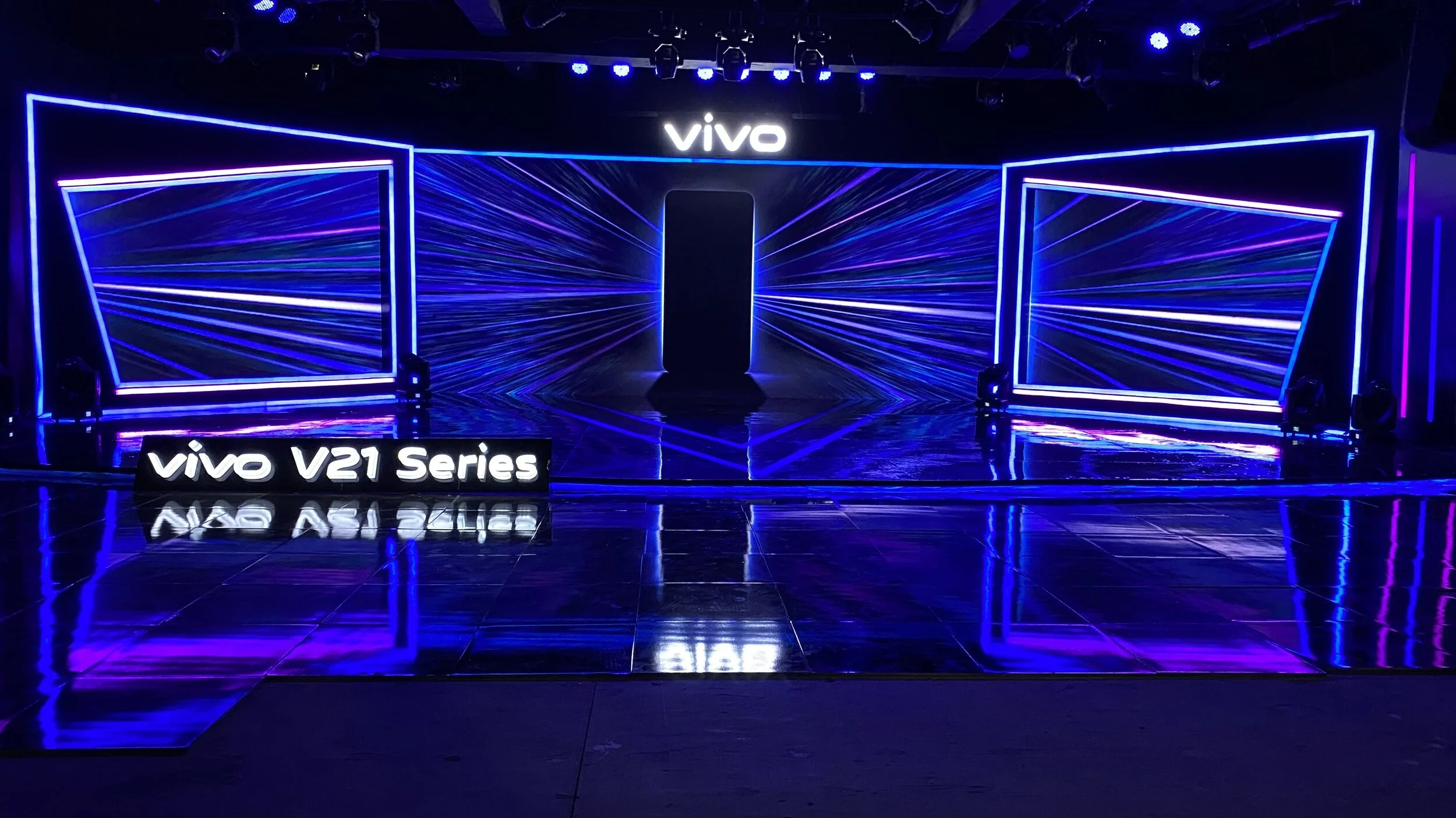 VIVO V21 LAUNCH STAGE