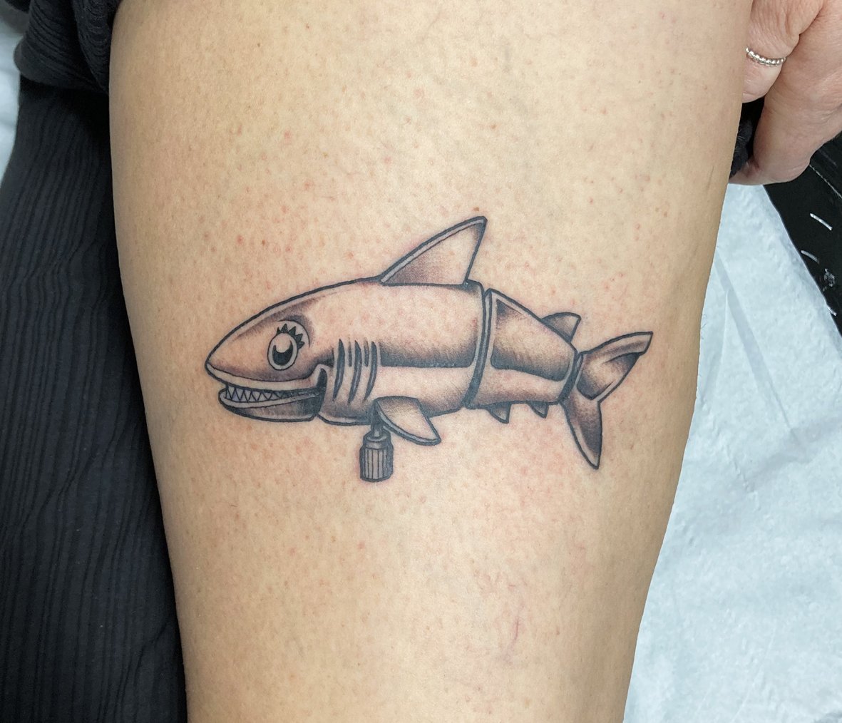 I saw your cute hammerhead and wanted to chime in with my first tattoo too  (got it yesterday) - brothers in tats :D : r/sharks
