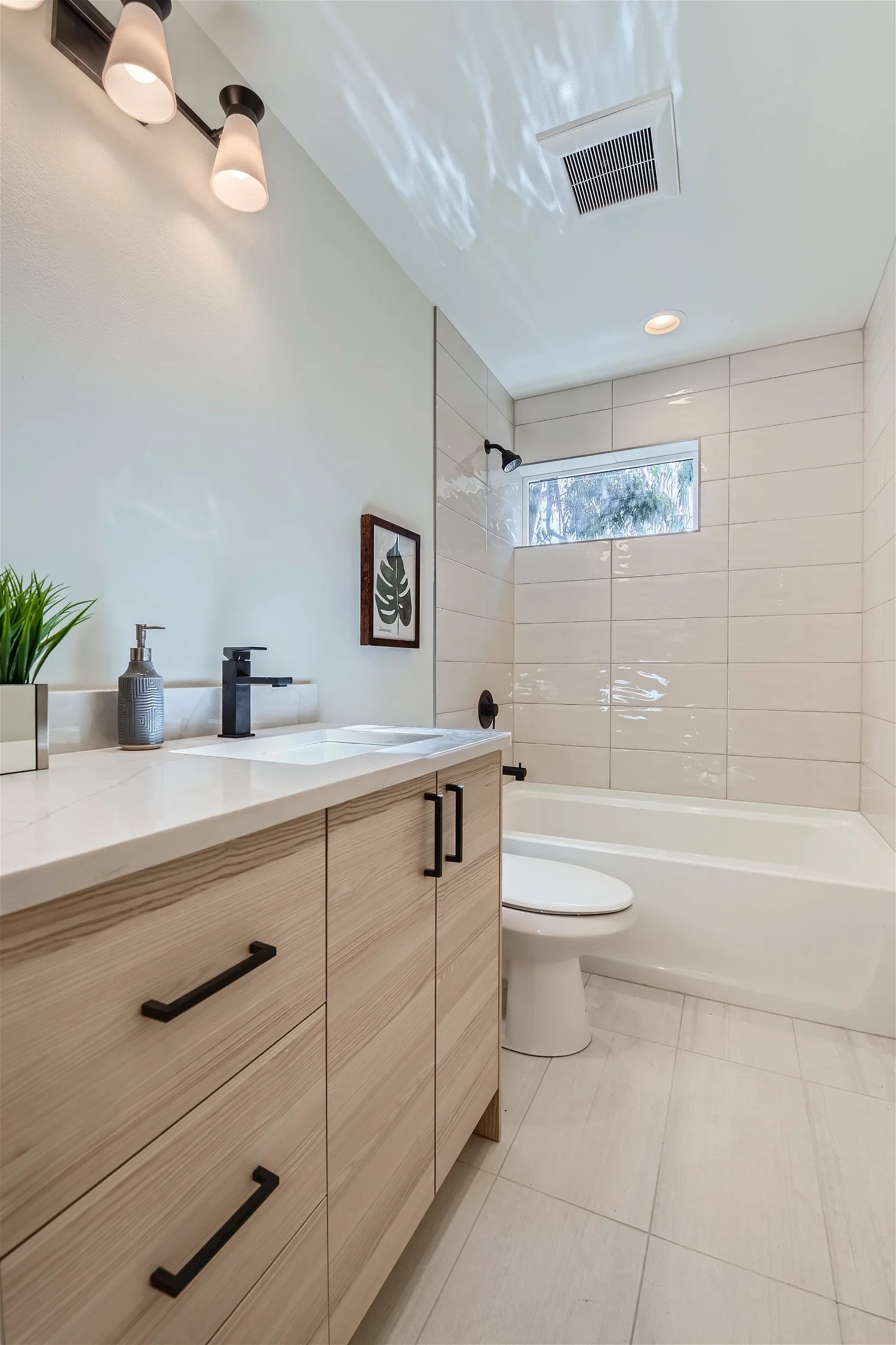 7029 25th Ave NW - Web Quality - 005 - 09 Bathroom.jpg