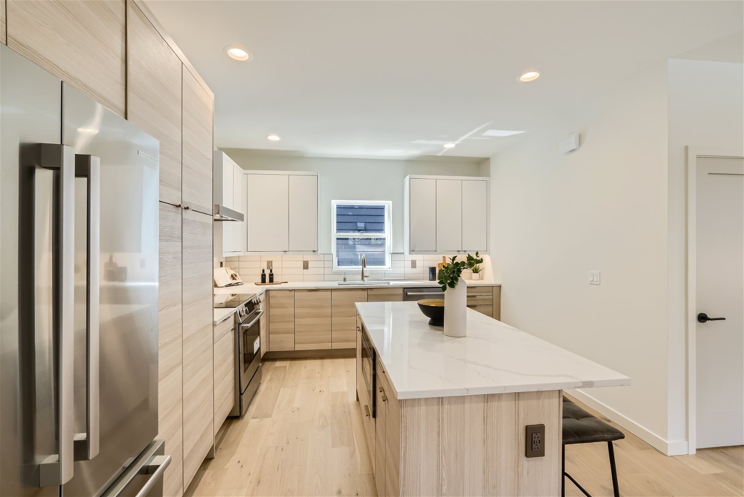 7029B 25th Ave NW - Web Quality - 010 - 13 Kitchen.jpg