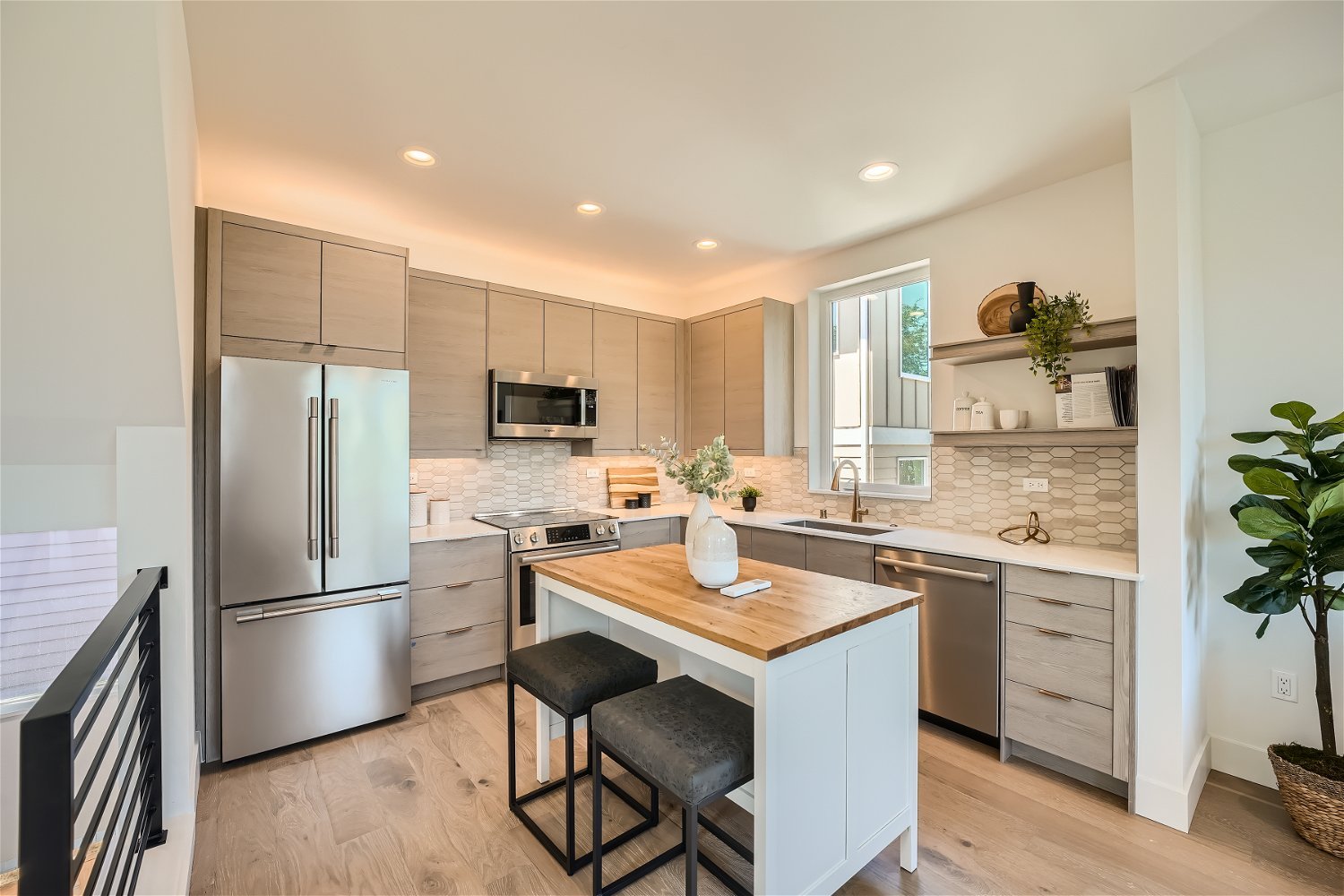 4118 Woodland Park Ave N - Web Quality - 005 - 05 Kitchen.jpg