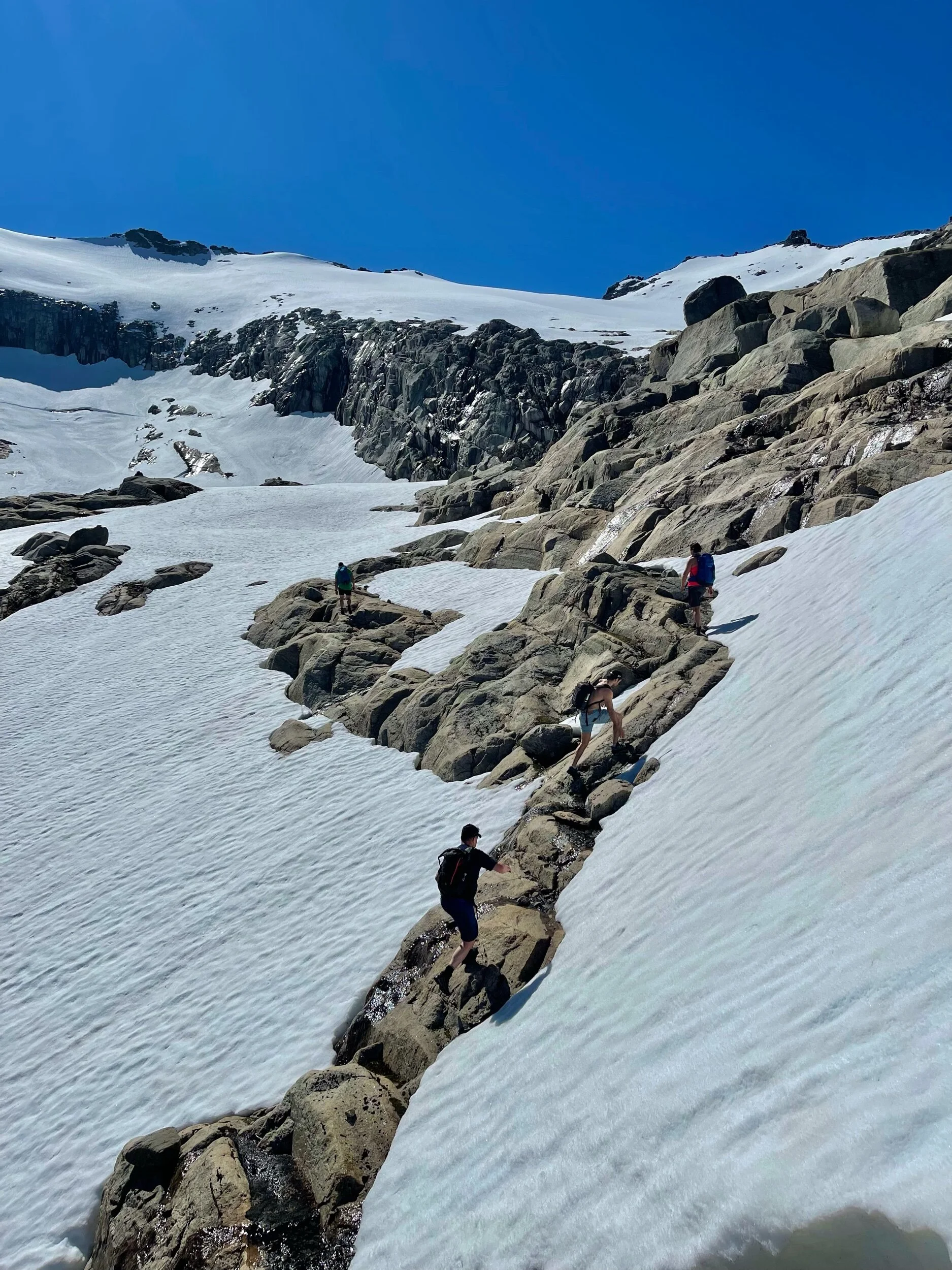 Like før vi var oppe ved vannet traff vi på den første snøen