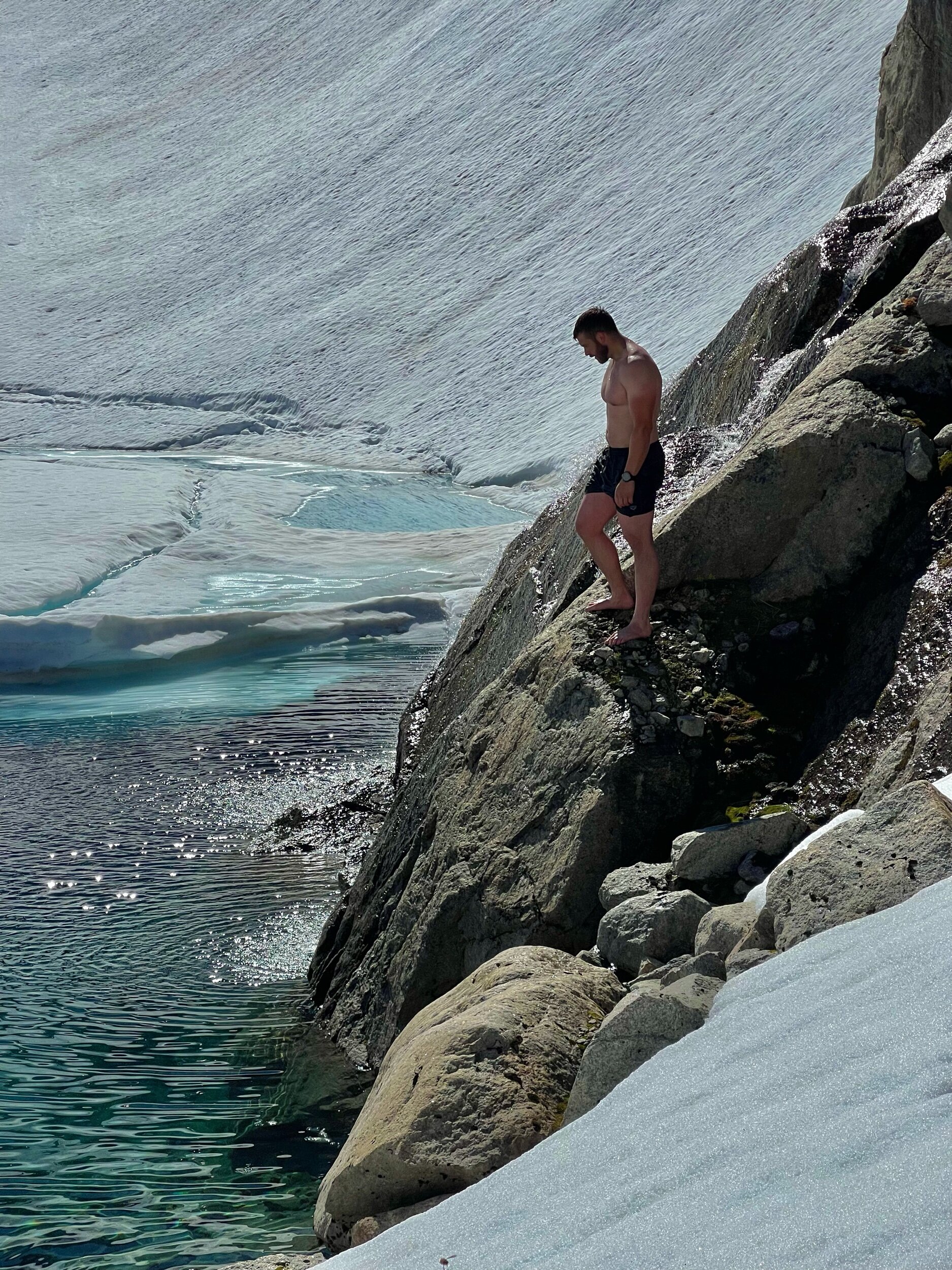 Marius sjekker dybden