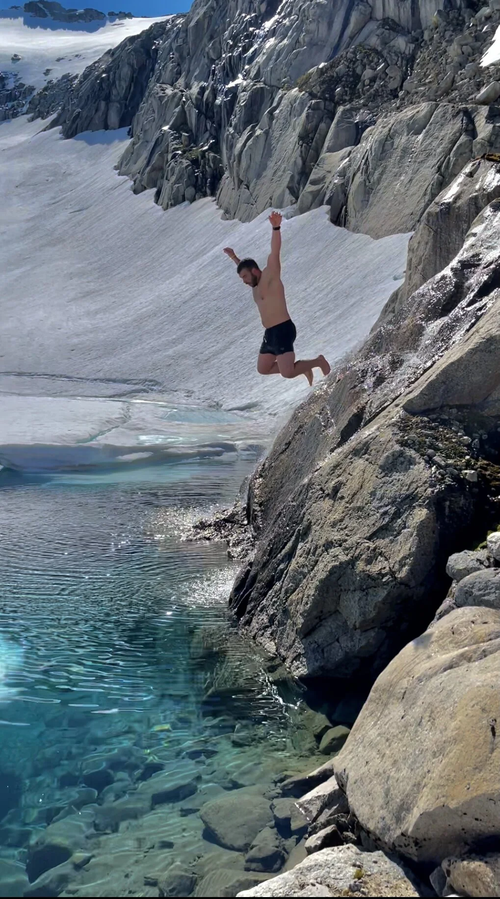 Så hopper han i det 👏👏