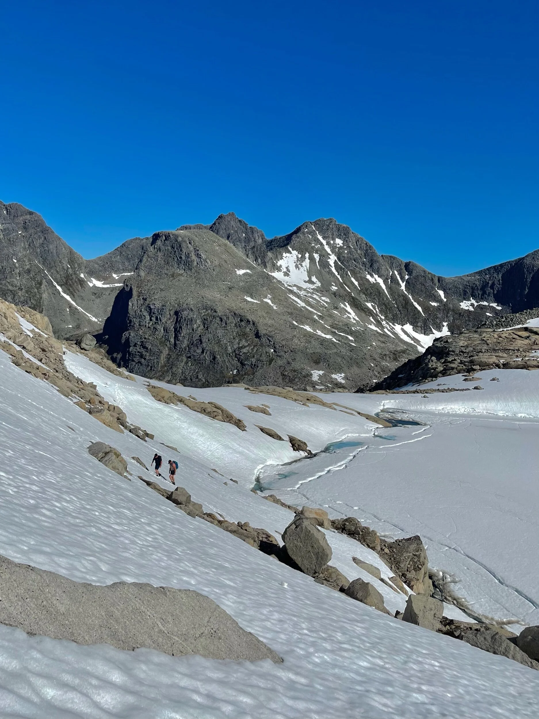 Etter et lengre badestopp bar det videre opp mot breen