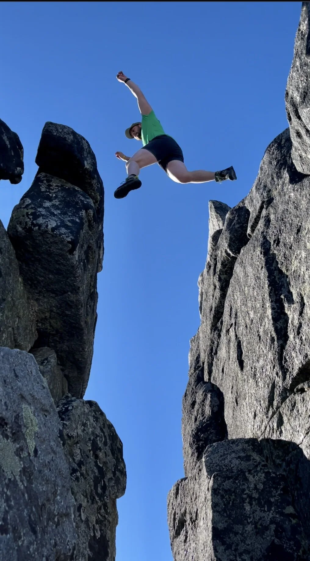 Fjellgeita tok snarveien og hoppet mellom pinaklene 🤭