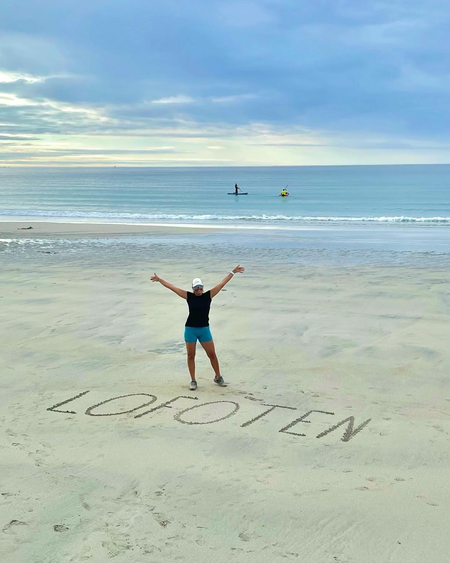 L O F O T E N var 🤸
.
.
.
.

#loffa #strandliv #turkisthav #turistiegetland #lofotenp&aring;sittbeste #norge #visitlofoten #beach #beachlife #lofoten #visitlofoten #climbing #utno #deruteno #yrbilder #superlokal #kildentiletrikereliv #nordnorge #hik