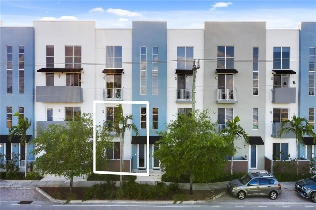 PRE Sales Urbn Village on Fifth Avenue