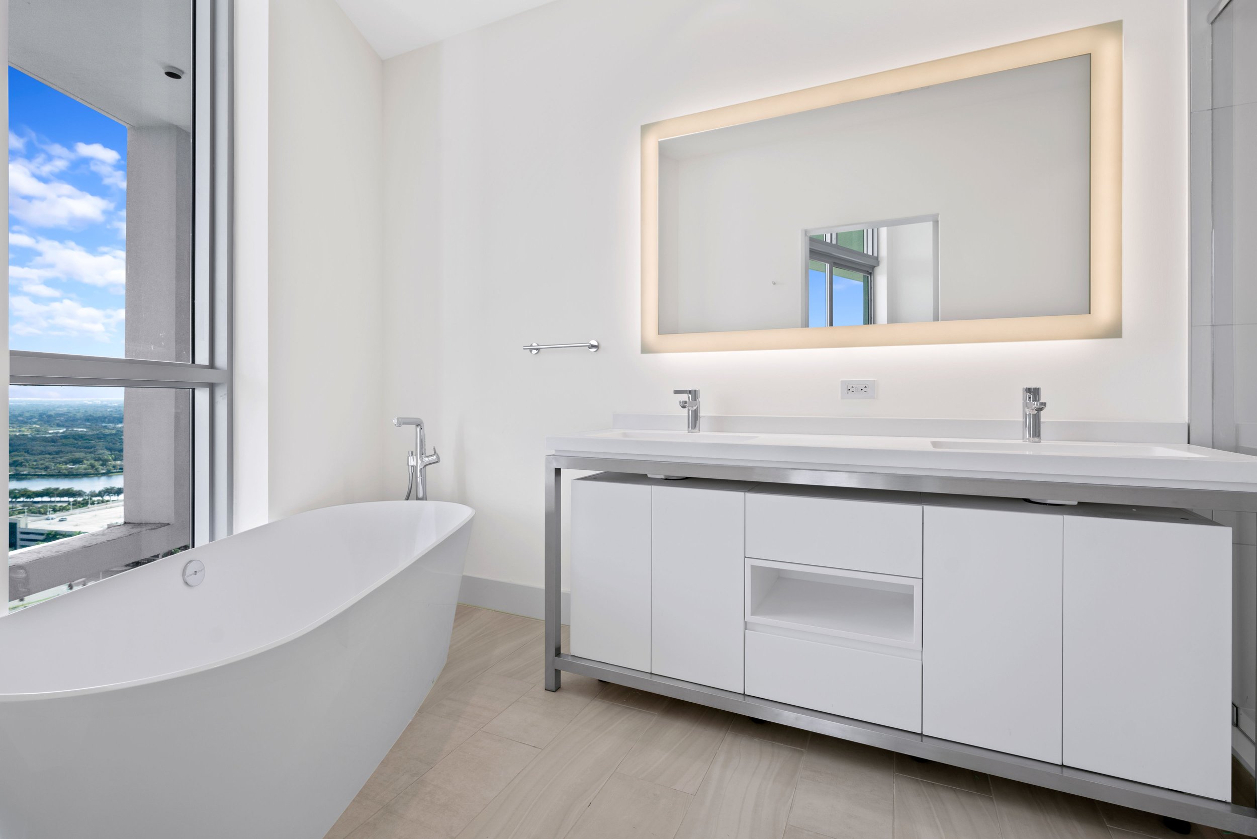 One Metropica PH19.jpg