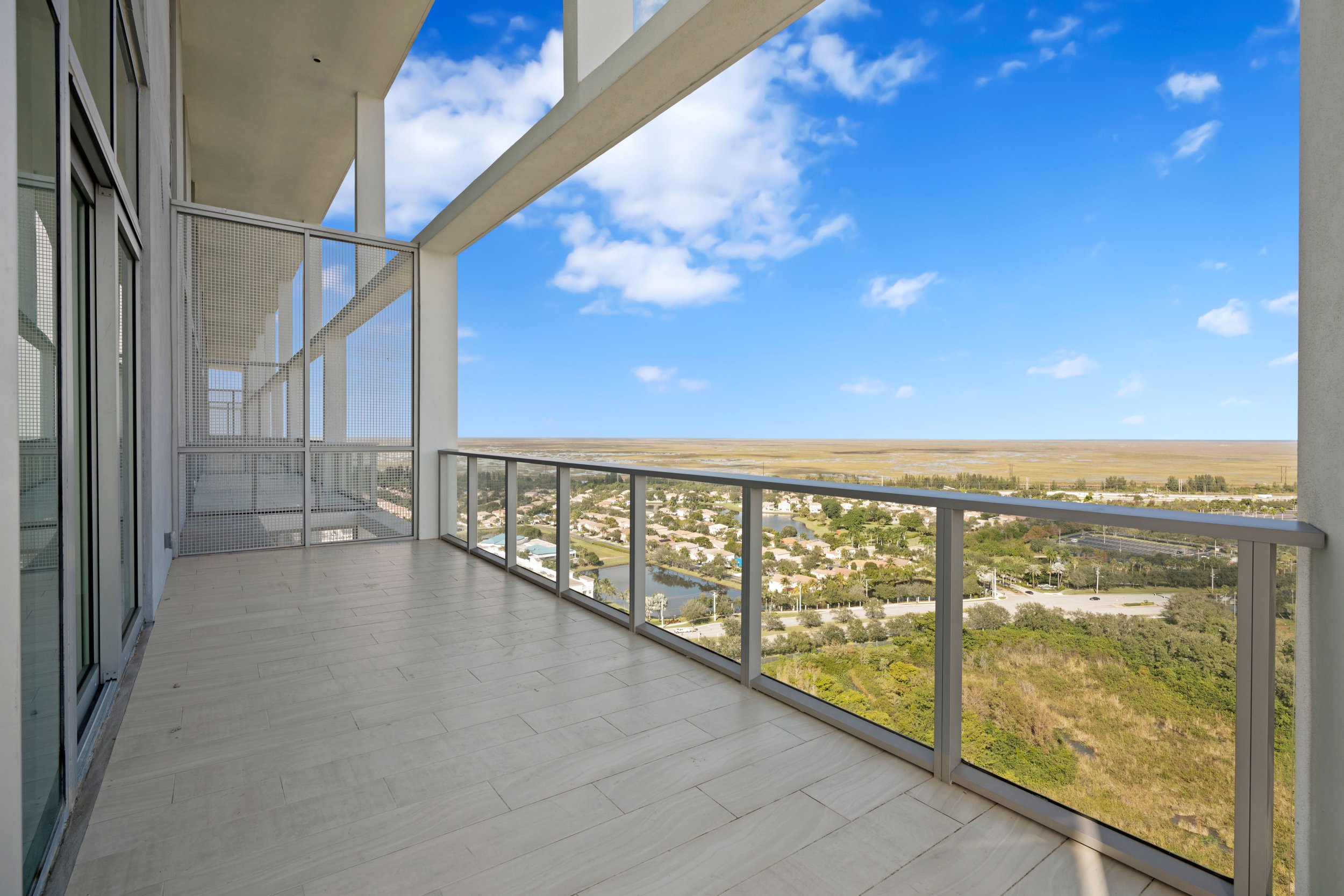 One Metropica PH38.jpg