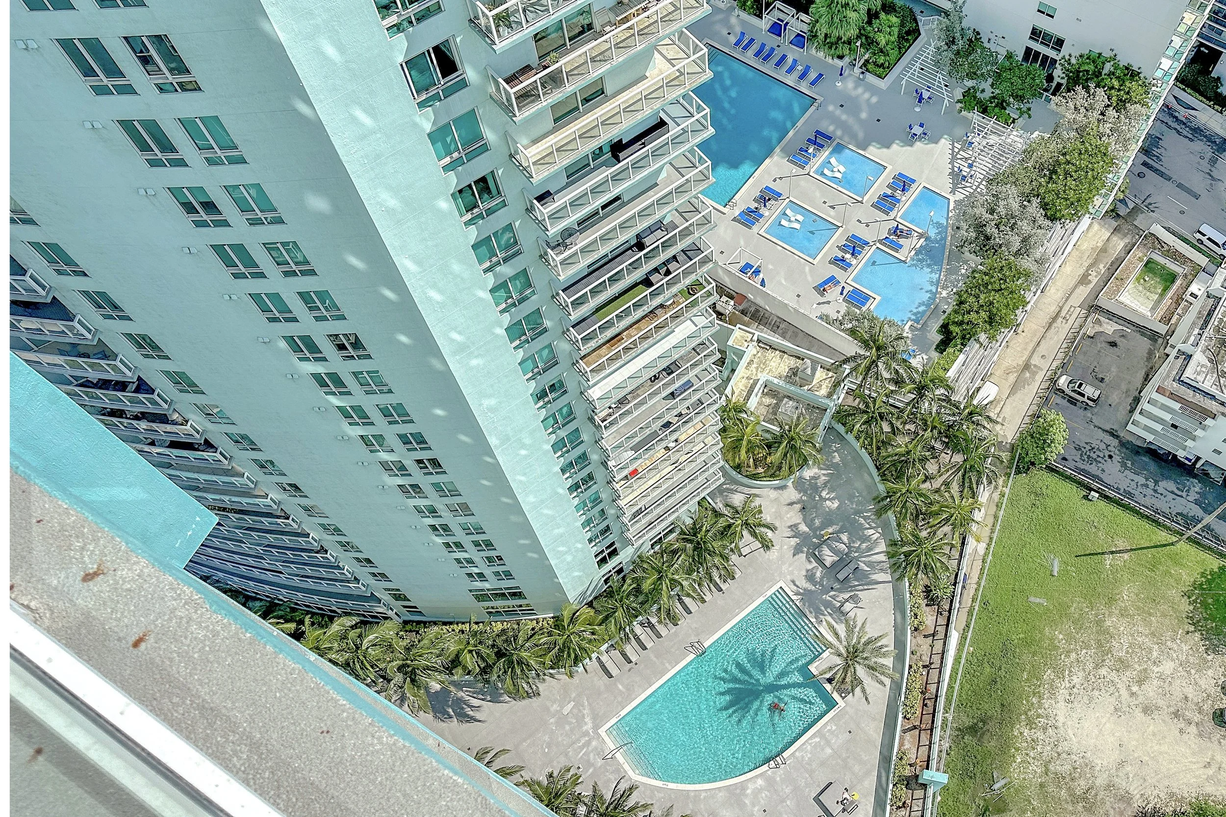 1900 N Bayshore Dr 3619 1.JPG