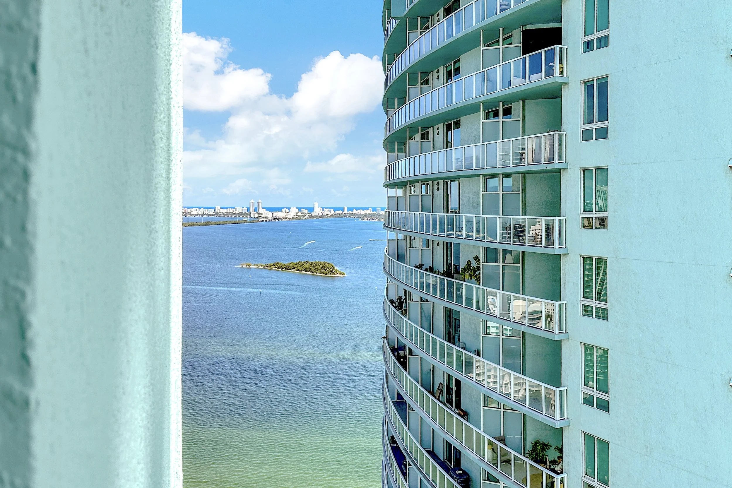 1900 N Bayshore Dr 3619 2.JPG