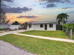 Hollywood Beach FL — Luxury Living &amp; Real Estate Guide 2026 | The Listing Team at RESF