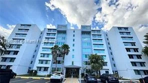 3-Bed 2-Bath Corner Condo For Rent Near Dadeland | 9125 SW 77th Ave Unit 103 Miami FL