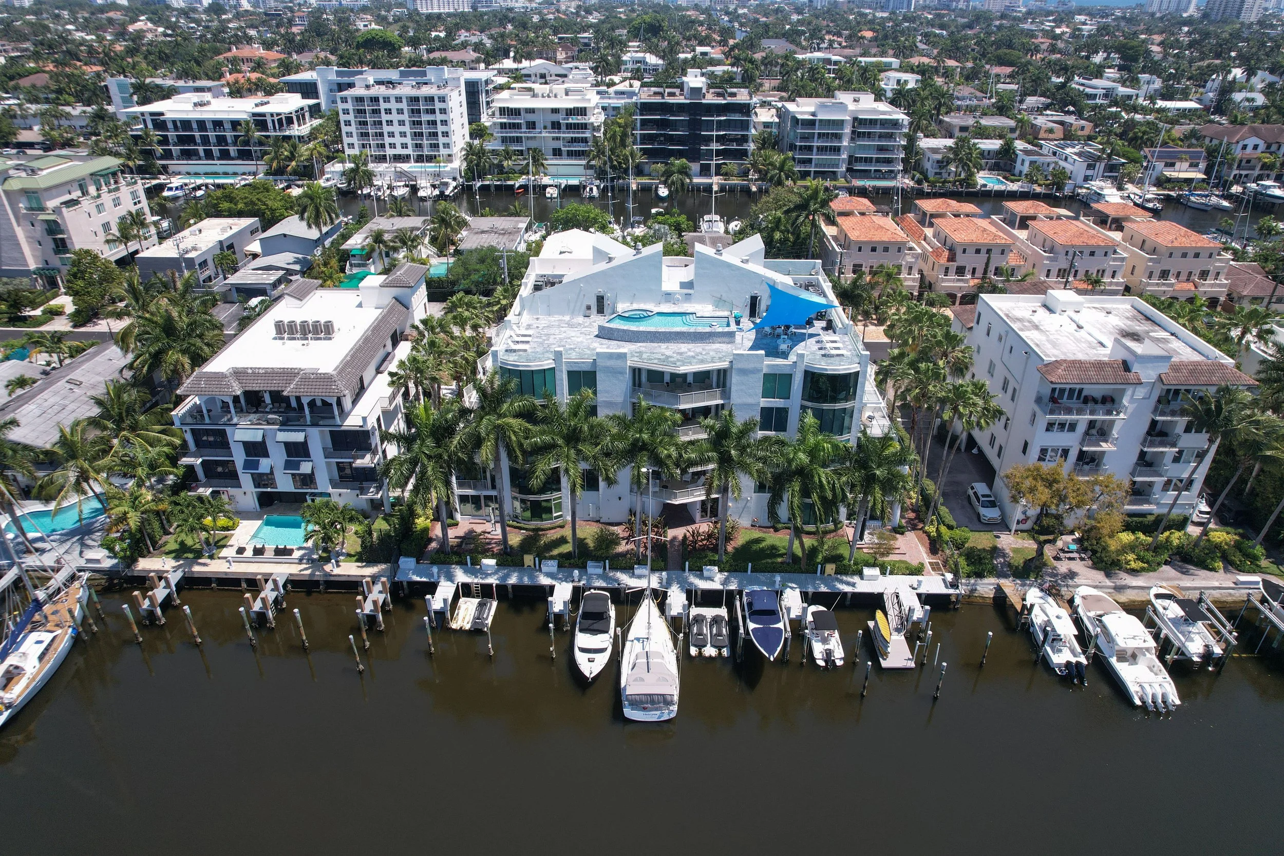 Fort Lauderdale waterfront property and canal lifestyle