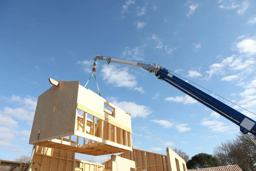 3 Considerations for When You Rent a Crane on Your Property