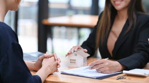 How to Respond to Low Offers on Newcastle Golf Club Washington Homes