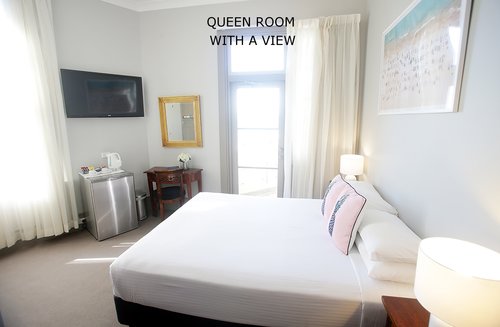 Queen+Room+with+a+view+4.jpg