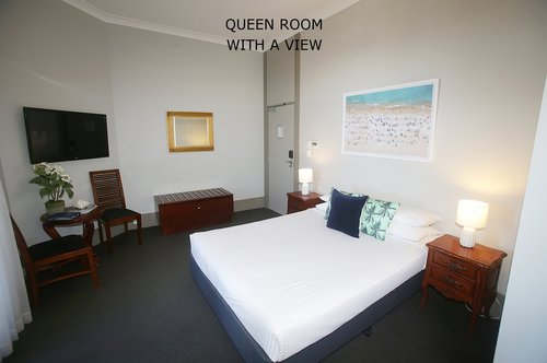 Queen+Room+with+a+view+1.jpg