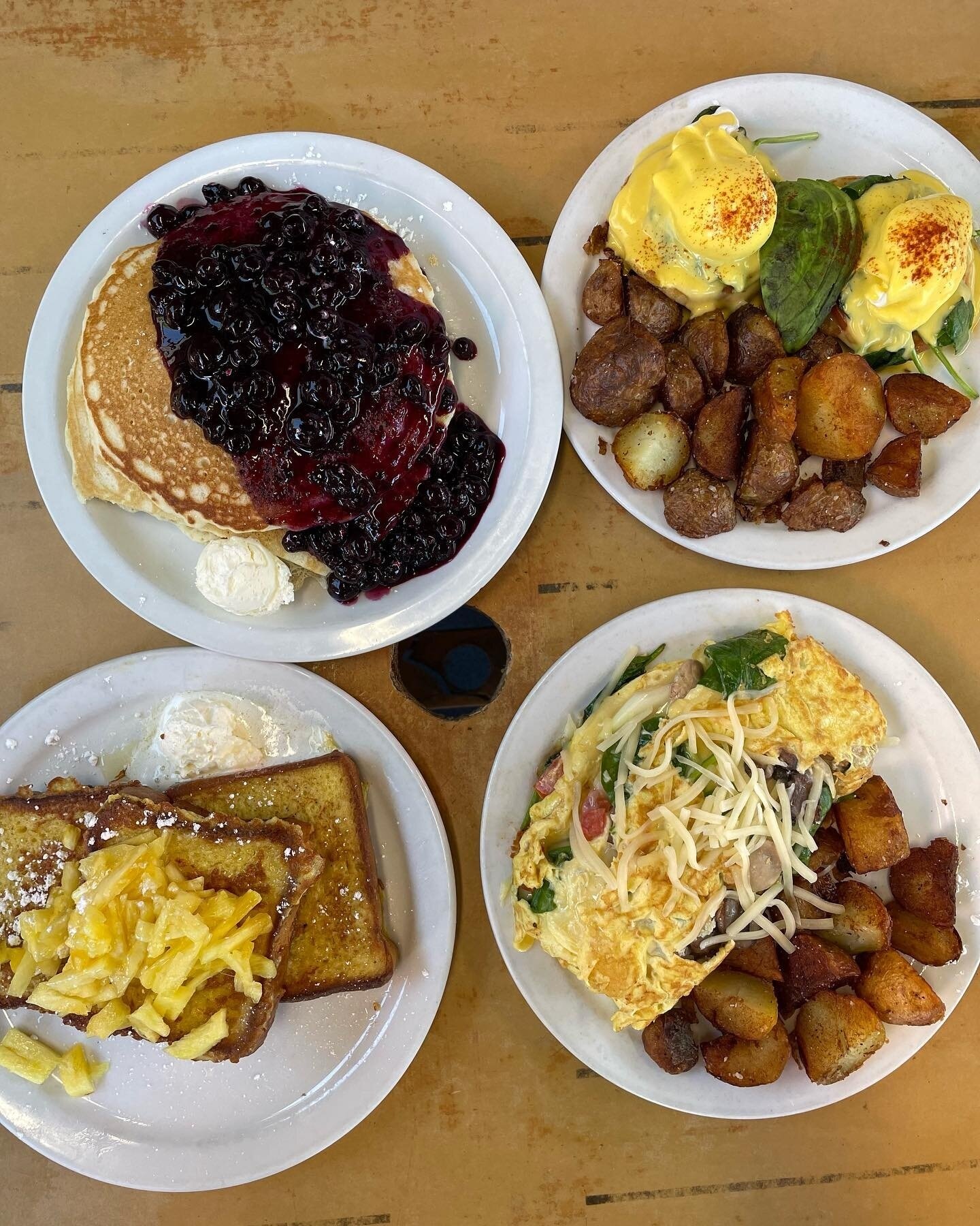 Mahal of the tag @mirchigram!⁠
⁠
&quot;One of the many wonderful brunches we had in Maui 🏝️ pineapple french toast, blueberry overloaded pancakes, veggie omelet and eggs Benedict 🤤🍽️Must visit brunch spots in Kihei 😊 ⁣&quot;