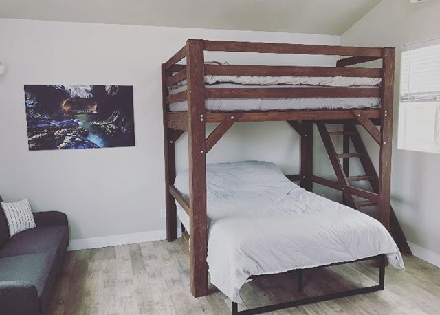 &ldquo;Thanks Kelly for an amazing bed. I finally finished my 320 square foot tiny house and your bed fits perfect.&rdquo;
Aw! 
Both of us are glad to be a part of a tiny house project. 
#loft #loftbed #tinyhouse #queenloft #kingloft