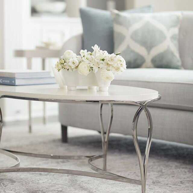 A nod to mod with Bernhardt Furniture Company stunning cocktail table 💫
