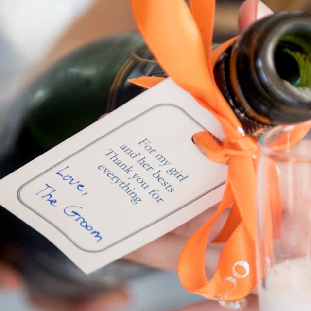 The little things go a long way. To all the soon-to-be newlyweds out there: you can still surprise each other on your wedding day with a love note ... and maybe some bubbly 🥂 🍾 
Photography By: @erinkelleherphoto .
.
.
.
#jwpapercreations #fromfirs