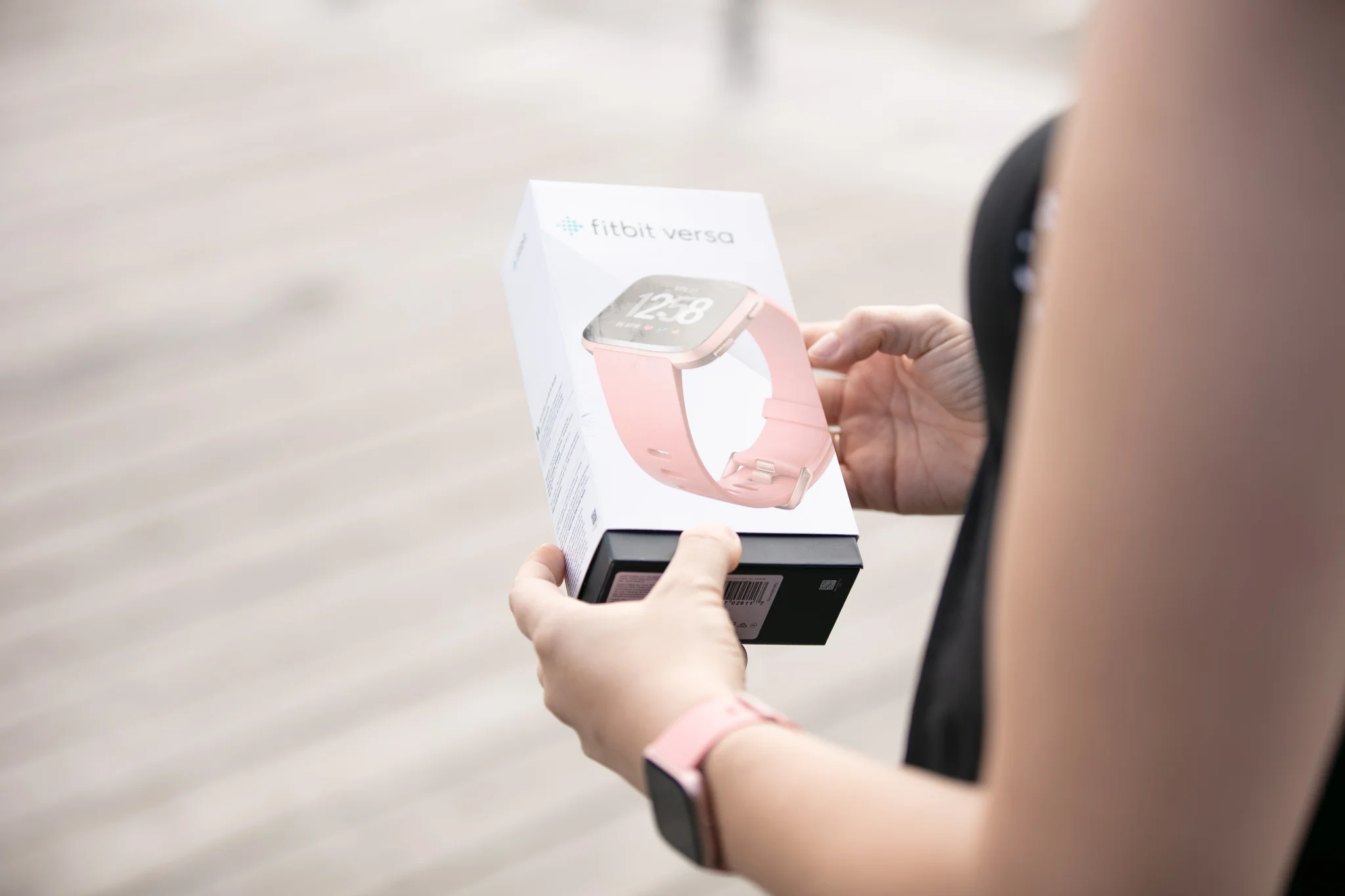 A Fitness Tracker To Record Shark Week?! + Fitbit Versa Review