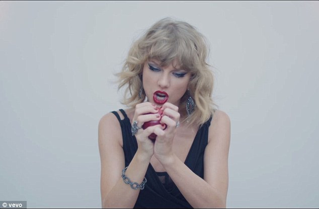 1415627147916_Image_galleryImage_Taylor_Swift_Blank_Space.jpg