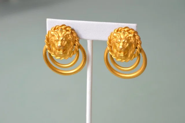 Vintage lion clip on's