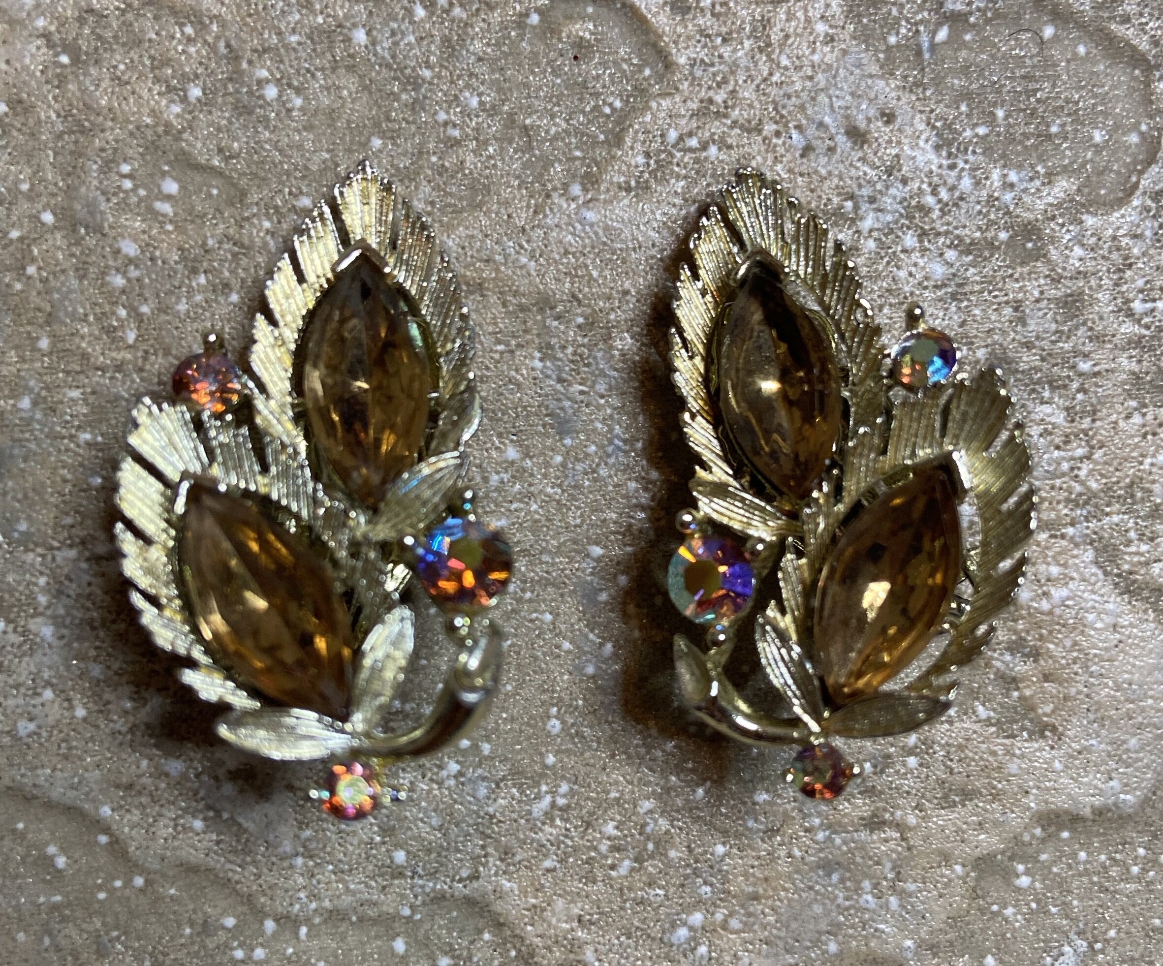 Vintage Signed Lisner Clip earrings