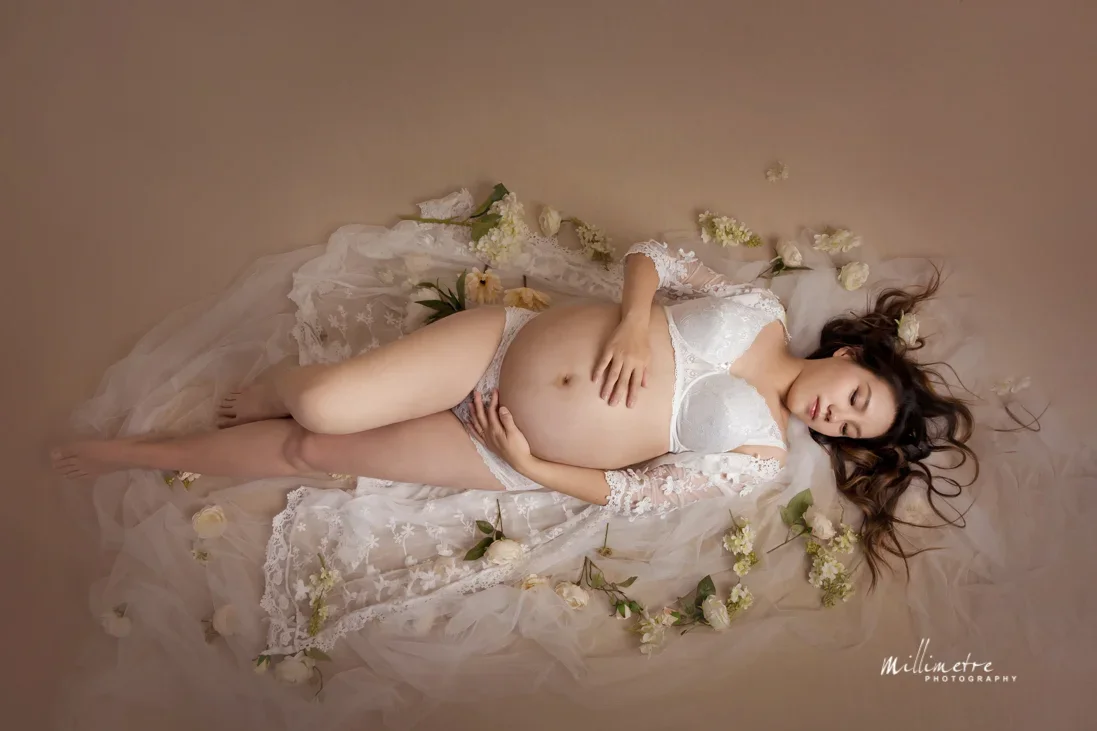 Indoor vs Outdoor Maternity Photos: Which is Best for You?