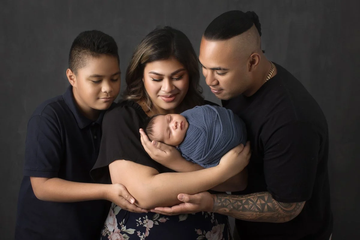 10 dark 5187_Lily_family_87.jpg