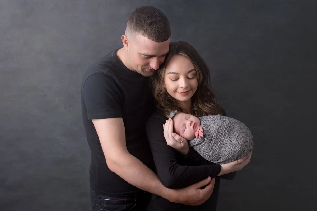 10 dark -6117A_Ciara family_4.jpg