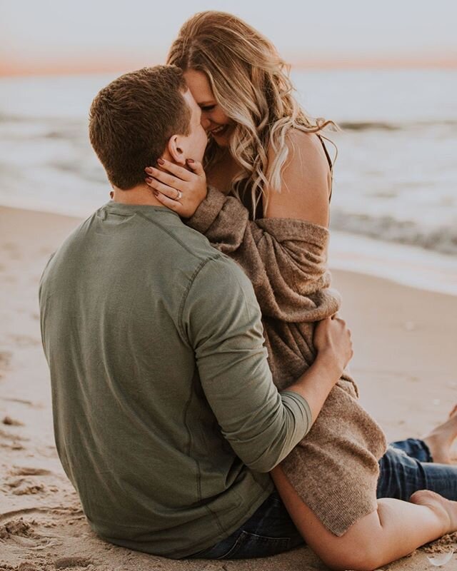 If you love to travel with bae, have you considered a destination engagement session? Turn your engagement photos into a memorable, romantic vacation!
.
Take a long weekend off, pick a tantalizing location a few hours away for a romantic getaway. I'l