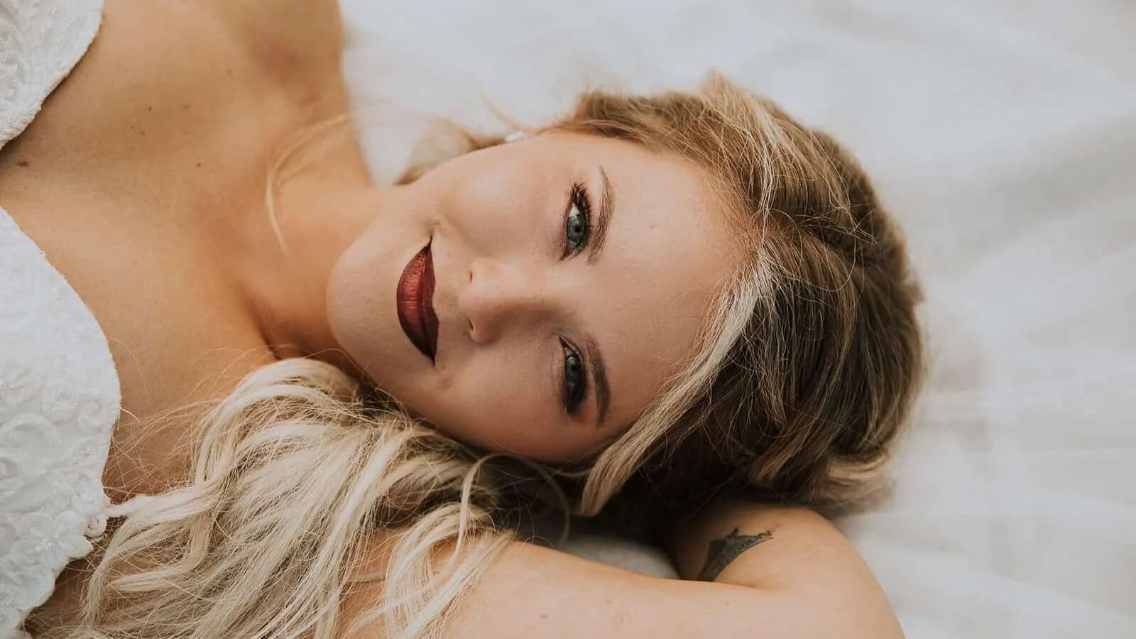 8 Questions to Ask BEFORE Hiring Your Wedding Photographer