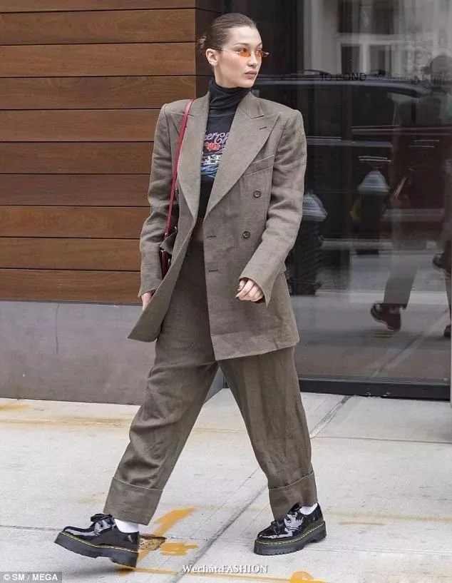 Bella Hadid at sister Gigi’s Apartment in New York, 2018