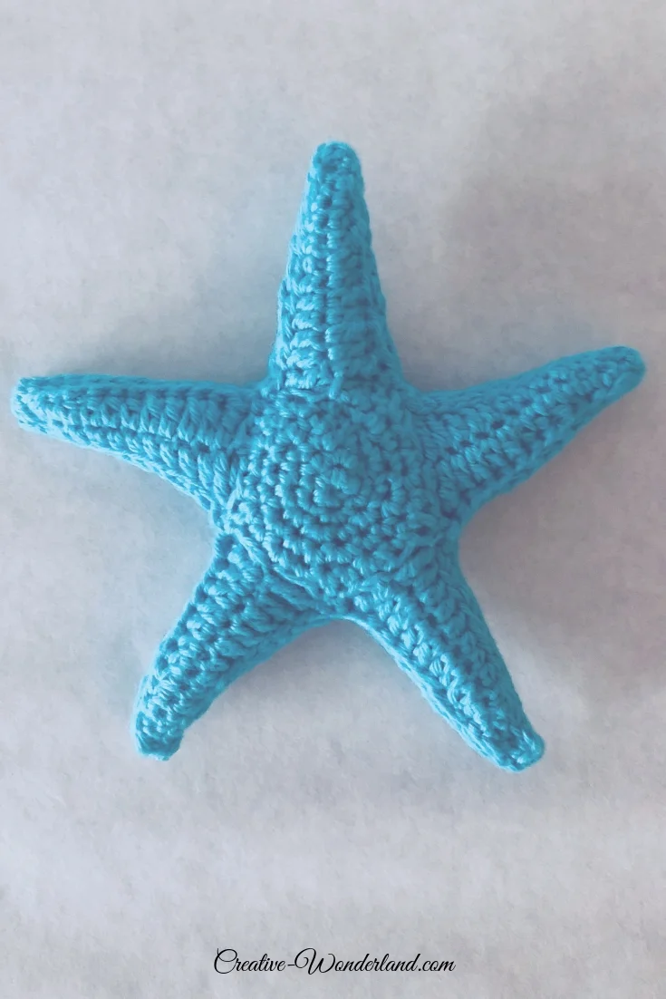 Learn how to crochet a Starfish. It’s a quite plain and straight-forward starfish that you can embellish as much as you like.