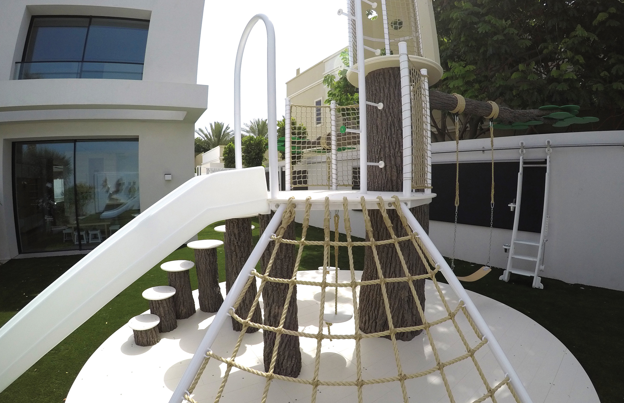 kids-play-outdoor-contemporary-thinkterior.jpg