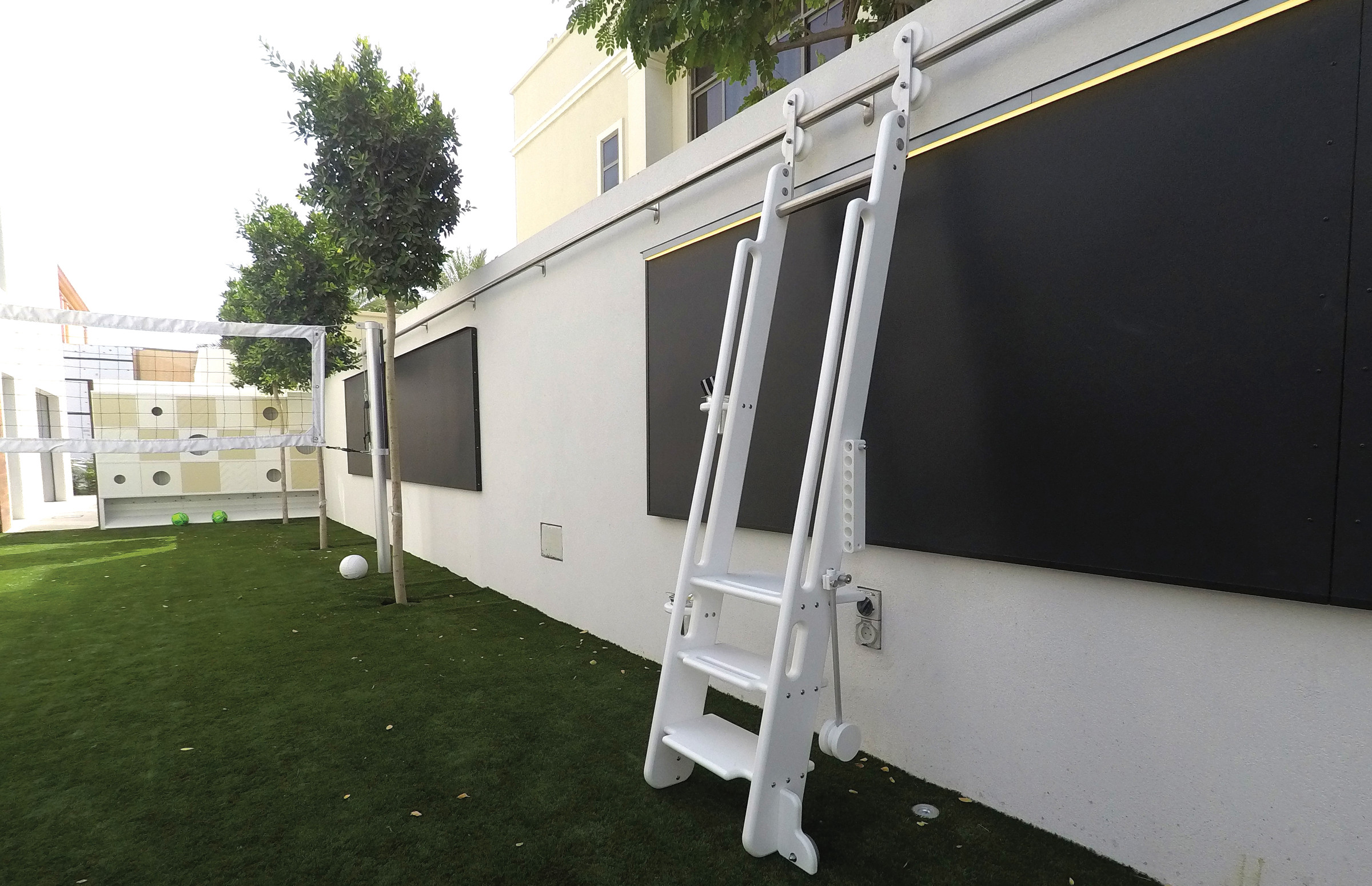 rolling-ladder-art-wall-thinkterior.jpg