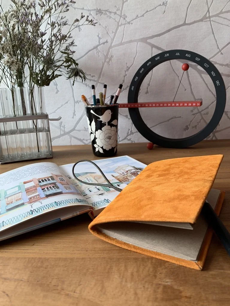 carnet-croquis-papier-recycle-cuir-bureau