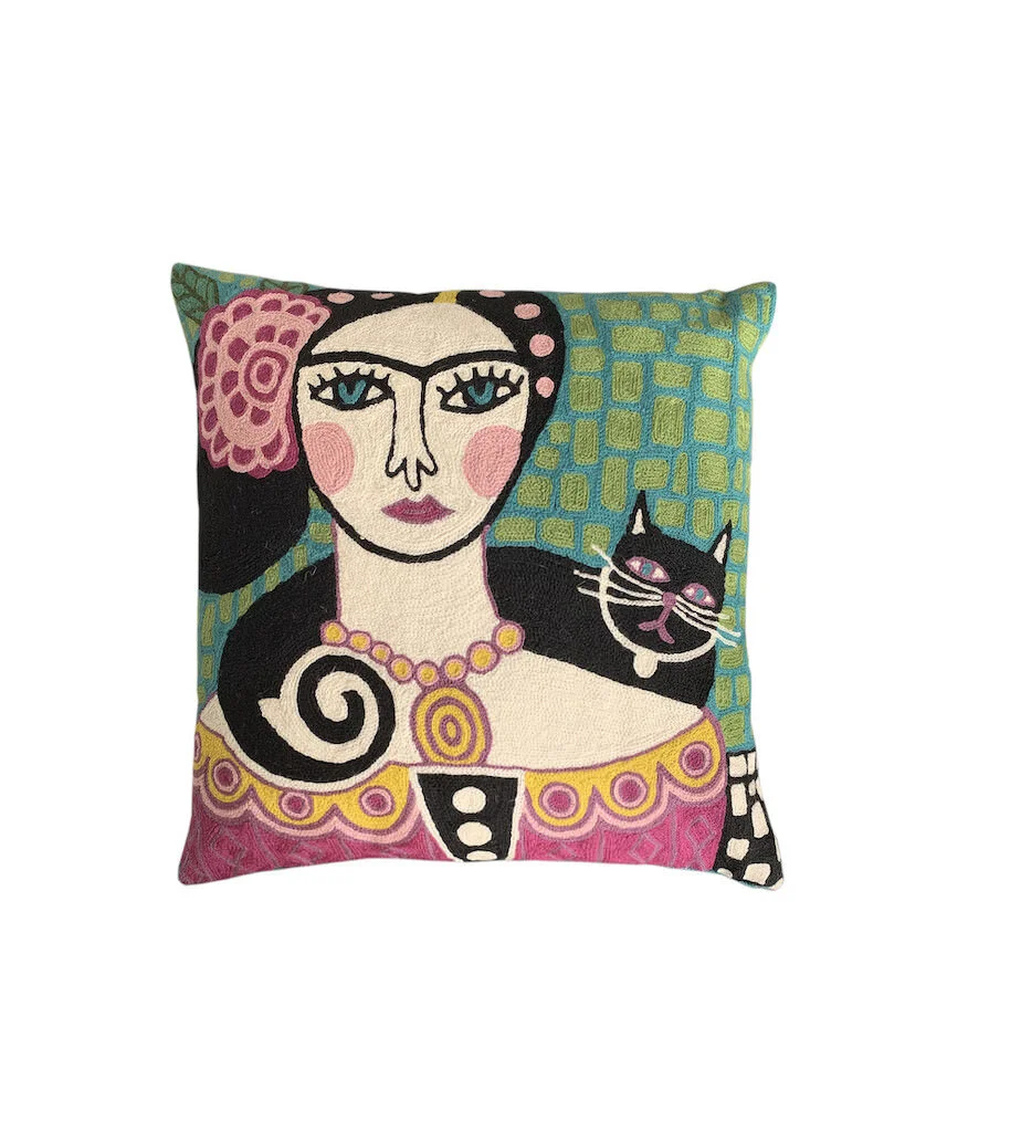 coussin-frida-et-son-chat-broderie-point-chainette-cachemire