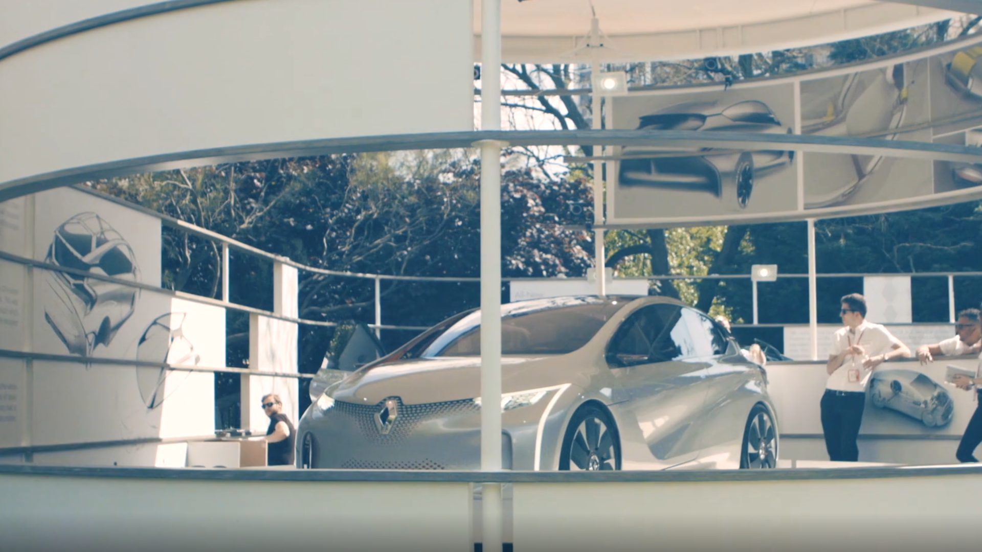  Installation for a Renault concept car based in Kingscross where the public could use an IPad to see the airflow running over the car with no markers. 