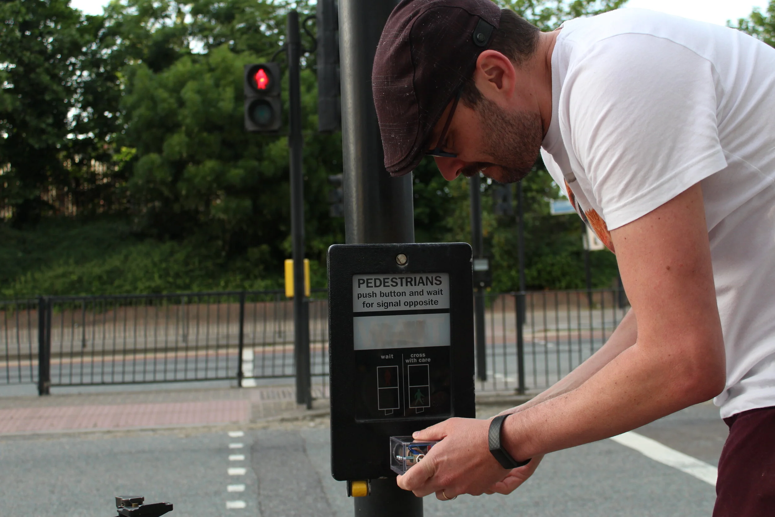  So I decided to put together a small box that could replace the human touch using a sensor instead.   