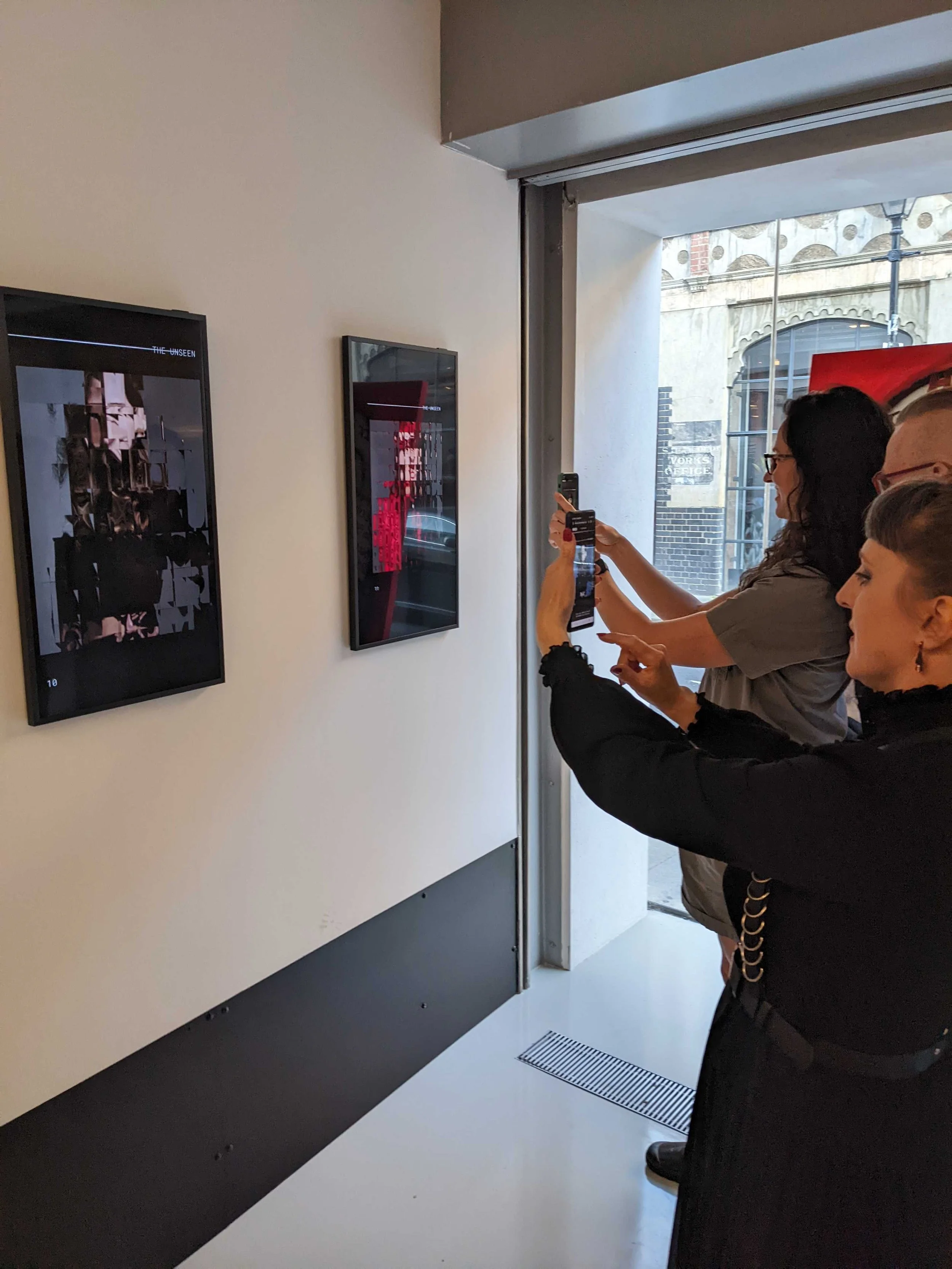  Using  8th wall , Three.js and GLSL, I’ve created distortions that served as a marker and artwork to be unveiled during the gallery experience.  