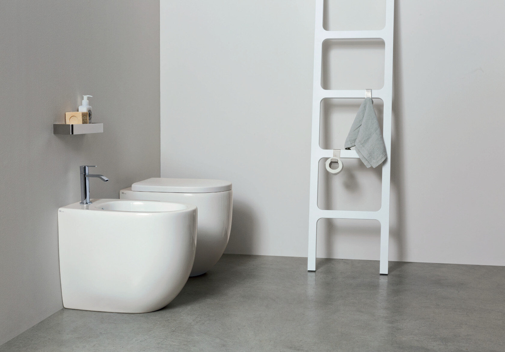 2b_milk-floor-mounted-toilet-nic-design-300643-rel757947e2.jpeg